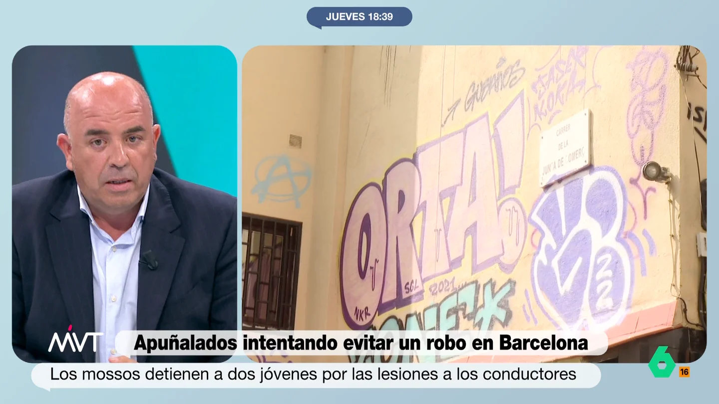 Medina, tajante tras el apuñalamiento a dos taxistas: "Cataluña lleva viviendo muchos años una falta de seguridad manifiesta" El abogado Juan Manuel Medina analiza en este vídeo el apuñalamiento a dos taxistas en Barcelona y asegura que las autoridades "cuentan con pocos medios y apoyo institucional y eso hace que el delincuente tenga sensación de impunidad".
