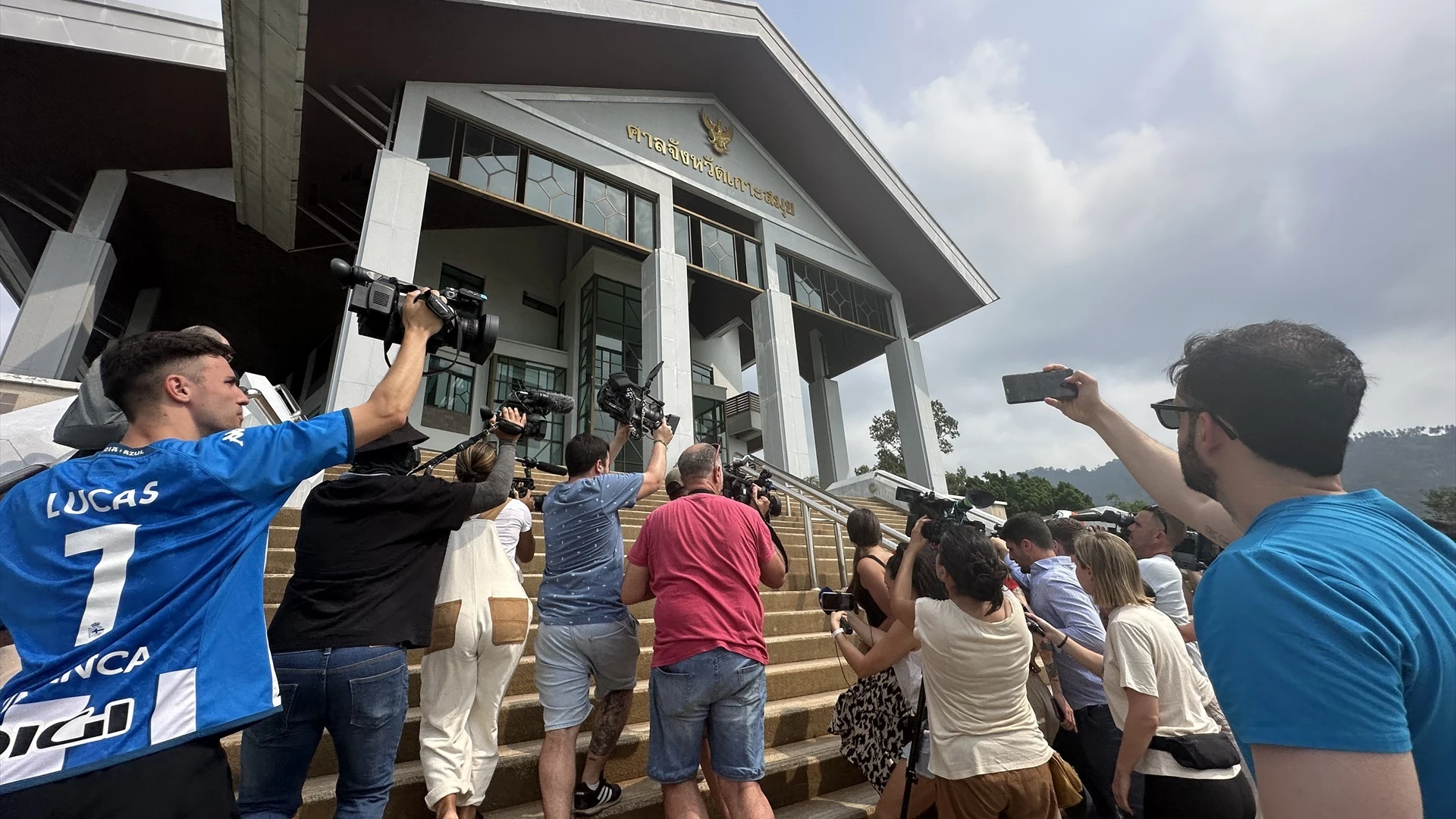 La prensa expectante en el juicio de Daniel Sancho en Tailandia, a 11 de abril de 2024, en Koh Samui (Tailandia)