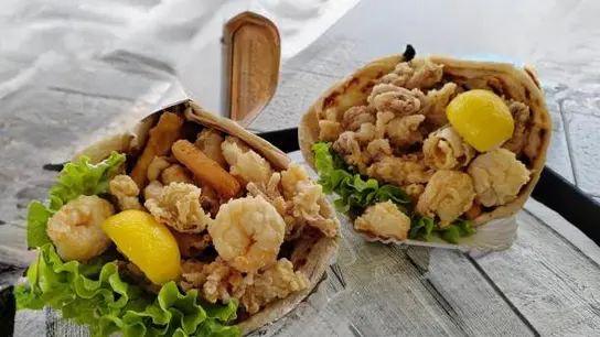 Abre en Málaga el primer buffet libre de pescaíto frito de España Surtido de pescaíto frito