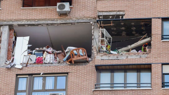 Destrozo en una vivienda en la calle Arzobispo Morcillo tras una explosi&oacute;n de gas