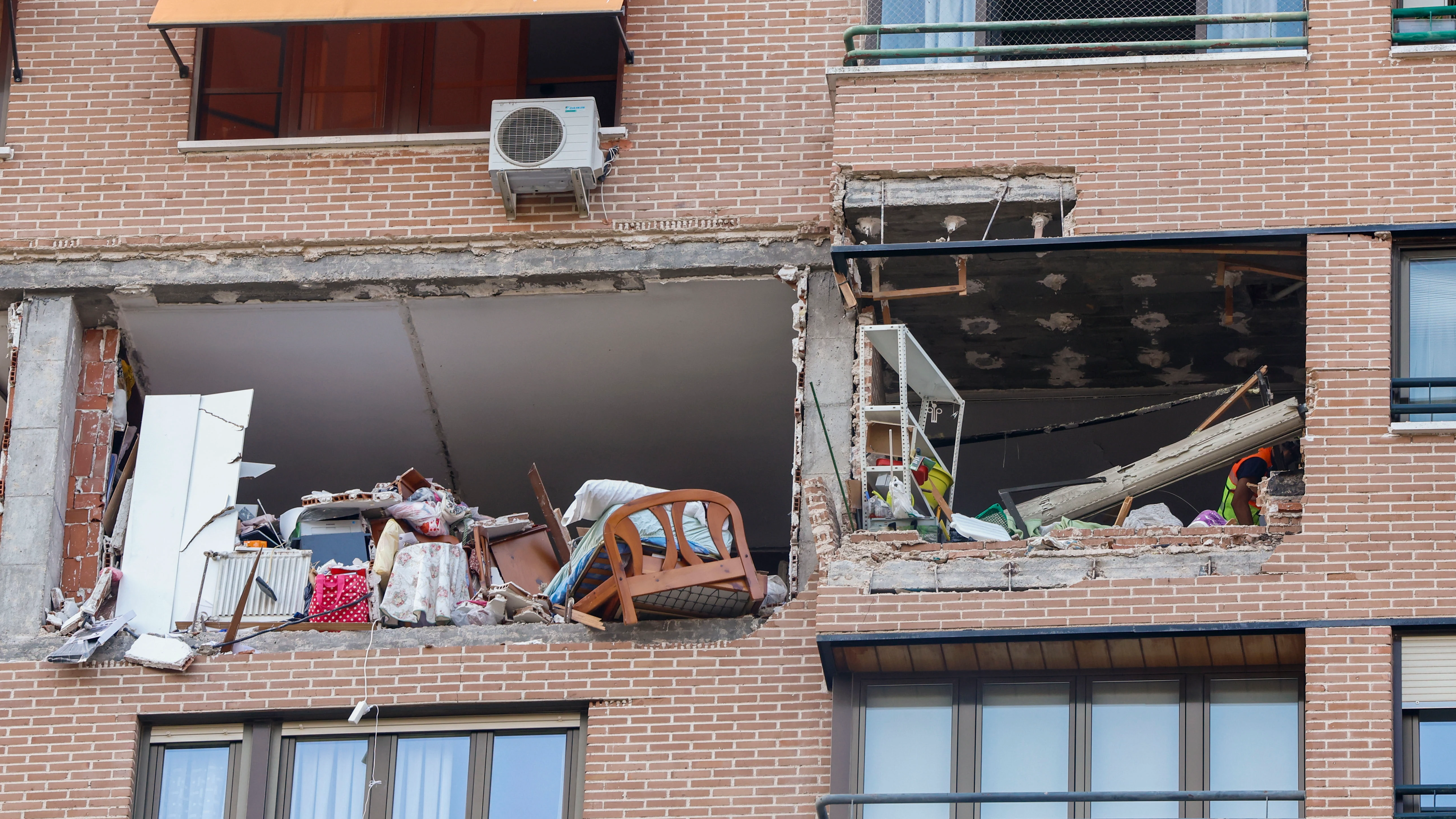 Destrozo en una vivienda en la calle Arzobispo Morcillo tras una explosión de gas