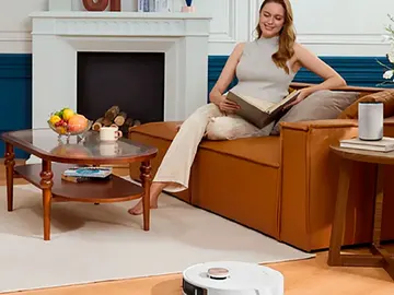 Un robot aspirador en plena tarea Un robot aspirador en plena tarea
