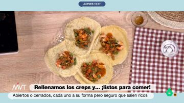 Plato sencillo y sofisticado: Carlos Maldonado cocina unos creps de langostinos con una salsa especial