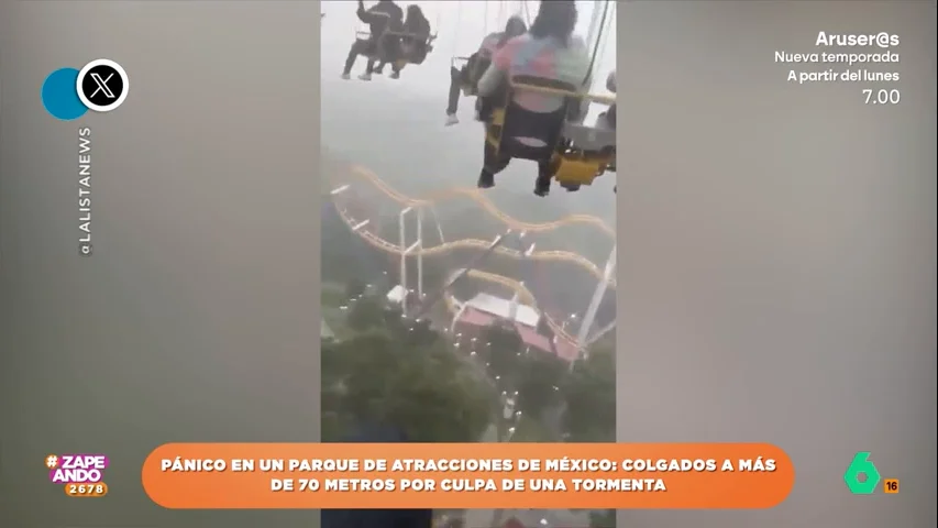 Además de la altura, las personas que estaban en la atracción terminaron empapados por culpa de la lluvia. Uno de los afectados decidió grabar la escena y subirla a sus redes sociales. 