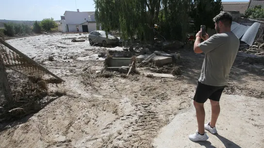 Un vecino fotografía las consecuencias de las lluvias torrenciales este miércoles en Gobernador (Granada). Un vecino fotografía las consecuencias de las lluvias torrenciales este miércoles en Gobernador (Granada).