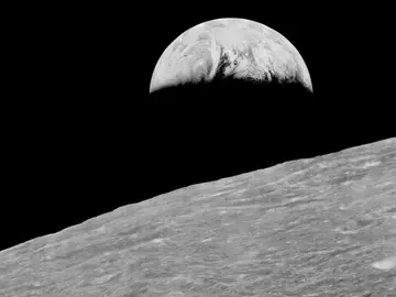 Primera imagen desde la Tierra tomada desde la Luna Primera imagen desde la Tierra tomada desde la Luna