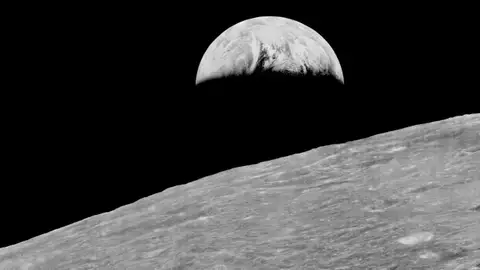 Primera imagen desde la Tierra tomada desde la Luna Primera imagen desde la Tierra tomada desde la Luna