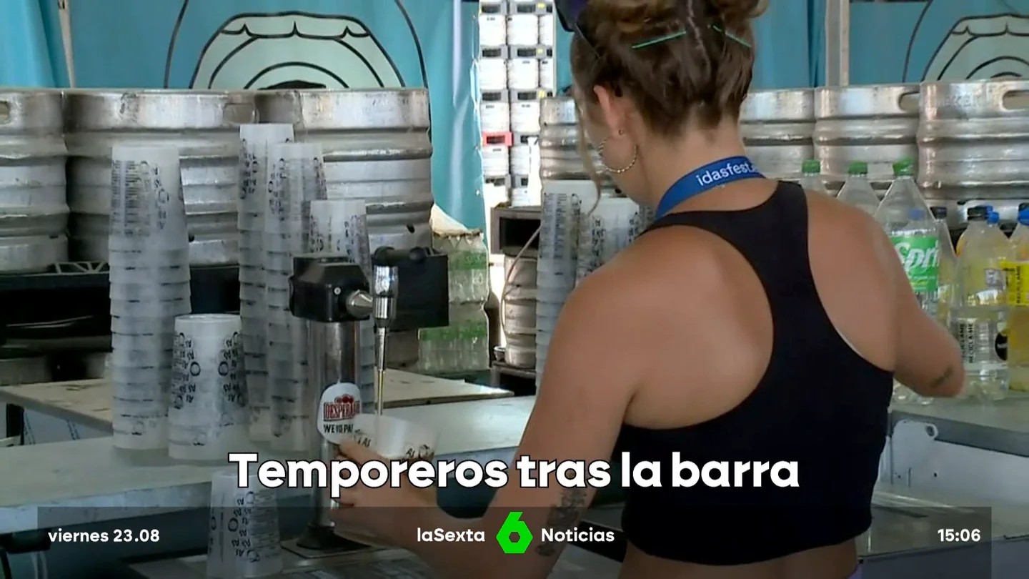 Los camareros de los festivales de música denuncian abusos laborales con jornadas extenuantes y con poco descanso Los camareros de los festivales de música denuncian abusos laborales con jornadas extenuantes y con poco descanso