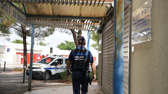 Un policía en Francia en una foto de archivo Un policía en Francia en una foto de archivo