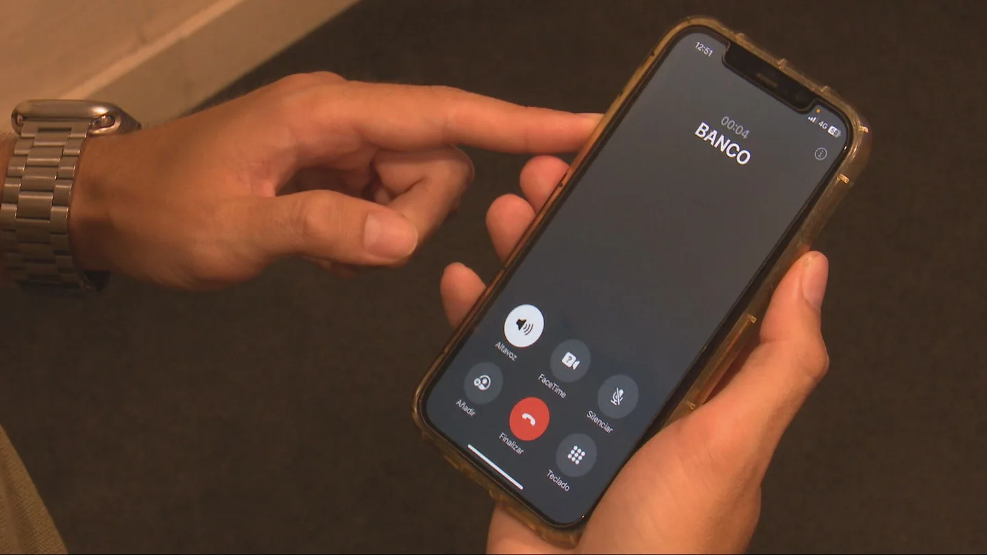 Llamada telefónica de un banco Llamada telefónica de un banco