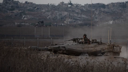Un tanque del Ejército de Israel avanza por la Franja de Gaza Un tanque del Ejército de Israel avanza por la Franja de Gaza