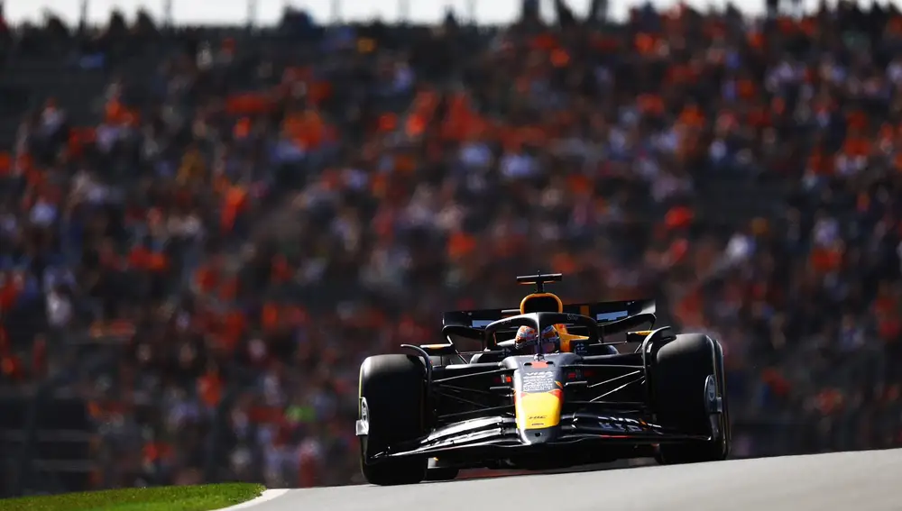 Max Verstappen no pudo aguantar la primera posición Max Verstappen no pudo aguantar la primera posición