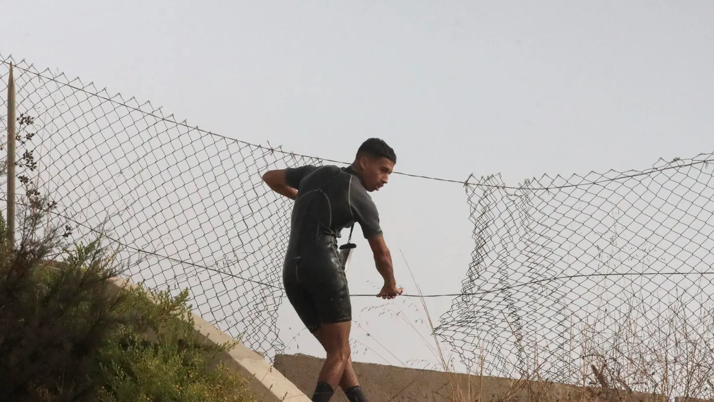 Imagen de migrantes llegando a Ceuta. Imagen de migrantes llegando a Ceuta.