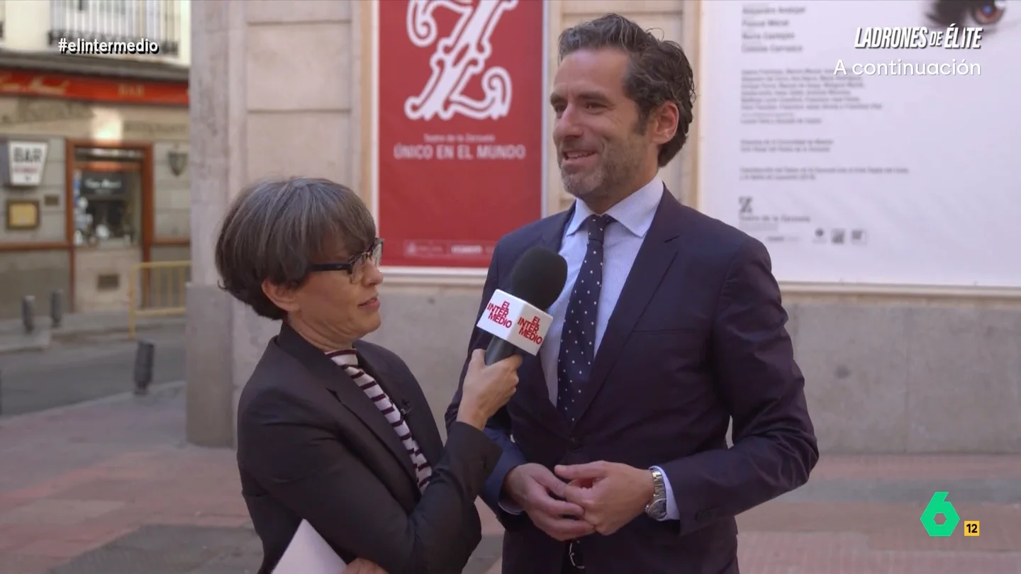 Borja Sémper confiesa qué pasaba en su casa si suspendía: "Volaban zapatillas, mi madre tenía una puntería extraordinaria" Thais Villas ha visitado la Carrera de San Jerónimo para saber cómo eran los diputados en su etapa escolar. ¿Les quedaban muchas para septiembre o eran de sacar 'notazas'? Descúbrelo en el vídeo sobre estas líneas.