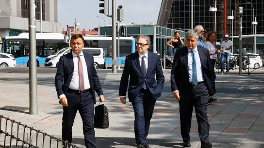 El subdirector general de la Fundación la Caixa, Marc Simón, a su llegada este lunes a los juzgados de Plaza Castilla donde ha comparecido ante juez Juan Carlos Peinado  El subdirector general de la Fundación la Caixa, Marc Simón, a su llegada este lunes a los juzgados de Plaza Castilla donde ha comparecido ante juez Juan Carlos Peinado