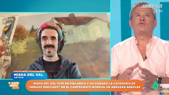Un chico de Bilbao gana un premio en el Campeonato de Abrazar Árboles: "Los bosques son parte de mi vida" Misha del Val se llevó el premio de 'Abrazo dedicado'. Como cuenta, la práctica de abrazar árboles a él le ayuda a sobrellevar, por ejemplo, cuando tiene un mal día.
