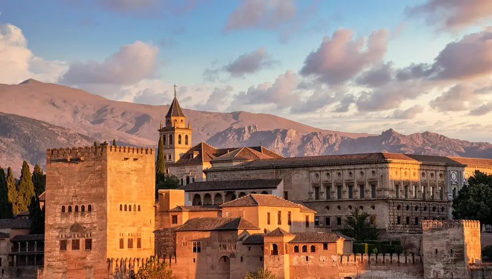 La Alhambra al aterdecer La Alhambra al aterdecer
