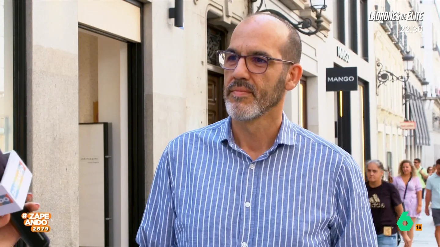 Un hombre tras escuchar las recomendaciones del Banco de España: "Es como decir que todos debemos medir 1,80 y ser rubios" Un hombre tras escuchar las recomendaciones del Banco de España: "Es como decir que todos debemos medir 1,80 y ser rubios"