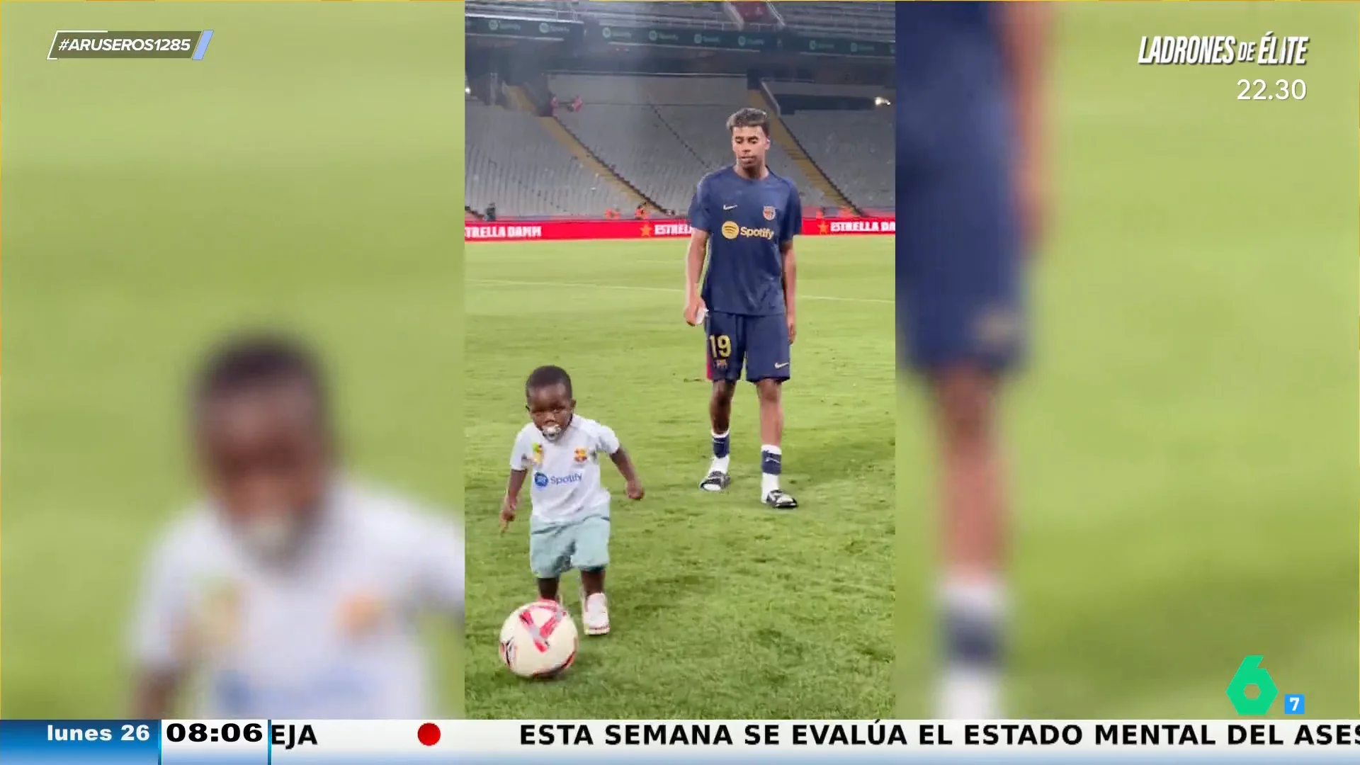 El tierno vídeo de Lamine Yamal con su hermano pequeño jugando al fútbol en el césped de Montjuïc