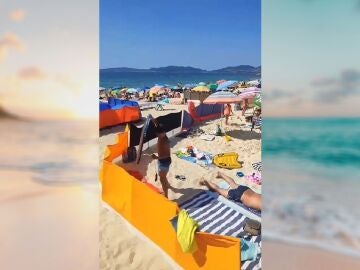 El nuevo método para reservar un hueco en la playa que está dejando a todos con la boca abierta