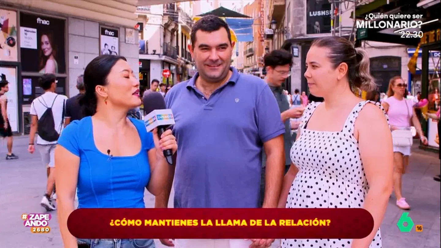 Un hombre afirma que "el sexo es lo que más funciona" para mantener la llama en la relación, ante la mirada crítica de su mujer Un hombre afirma que "el sexo es lo que más funciona" para mantener la llama en la relación, ante la mirada crítica de su mujer