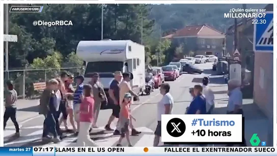 La efectiva protesta de los vecinos de O Mozarro frente al turismo masivo: cruzan un paso de cebra sin parar La efectiva protesta de los vecinos de O Mozarro frente al turismo masivo: cruzan un paso de cebra sin parar