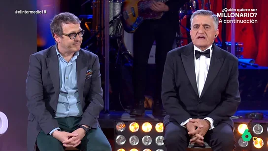 Así responde Wyoming a los 'piropos' de Joaquín Reyes: "Me definiría como un inútil que podría estar todavía mejor pagado" El humorista participó en el especial por el 18 aniversario de El Intermedio y, además de demostrar su admiración por el presentador del programa recordó el momento más surrealista que había vivido en El Intermedio.