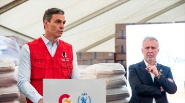 El presidente del Gobierno, Pedro Sánchez, interviene durante su visita a la base logística del Programa Mundial de Alimentos de las Naciones Unidas