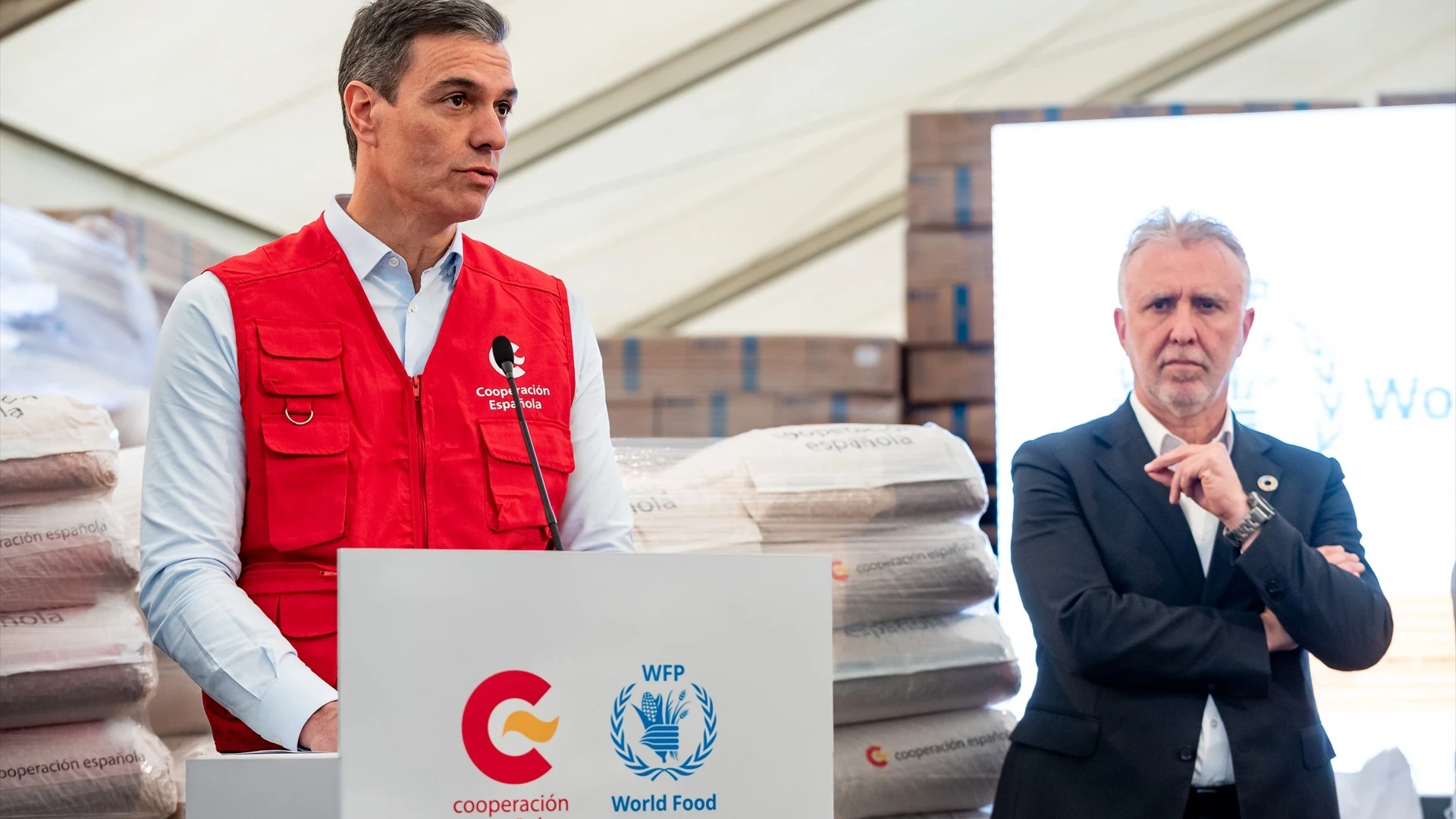 El presidente del Gobierno, Pedro Sánchez, interviene durante su visita a la base logística del Programa Mundial de Alimentos de las Naciones Unidas