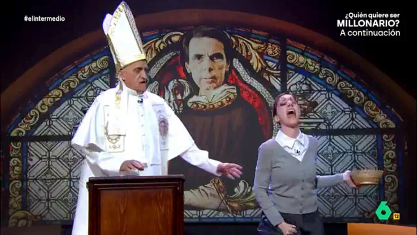 El 'himno' de la 'catequista' Cristina Gallego a José María Aznar La 'catequista Gallego' sustituía al 'monaguillo Mateo' y en este vídeo analizaba con el 'papa Wyoming' las declaraciones de José María Aznar en las que valoraba las leyes de concordia de PP y Vox y llamaba a Pedro Sánchez "farsante".