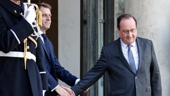 El expresidente François Hollande, junto al presidente actual de Francia, Emmanuel Macron, en una imagen de archivo El expresidente François Hollande, junto al presidente actual de Francia, Emmanuel Macron, en una imagen de archivo