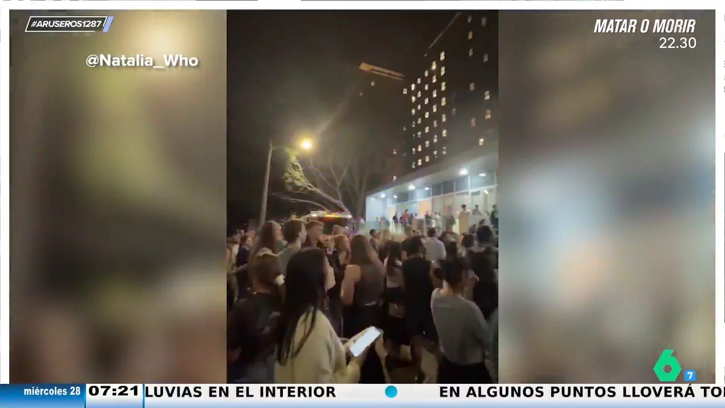 Una española la lía con el microondas y provoca el desalojo de su edifico en Sídney: "Debo 1.500 a los bomberos" Una española la lía con el microondas y provoca el desalojo de su edifico en Sídney: "Debo 1.500 a los bomberos"