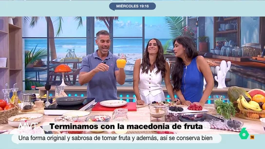 El mensaje de Pablo Ojeda "a todos los padres del mundo" sobre el zumo de naranja: "No se van las vitaminas" Pablo Ojeda remata su 'menú playero' de hoy en Más Vale Tarde con una macedonia de frutas que riega con zumo. Aprovechando el momento, manda en este vídeo un mensaje en el que desmonta uno de los grandes mitos de padres y madres.