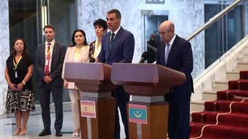 Pedro Sánchez, y el presidente de la República Islámica de Mauritania, Mohamed Cheikh El Ghazouani 