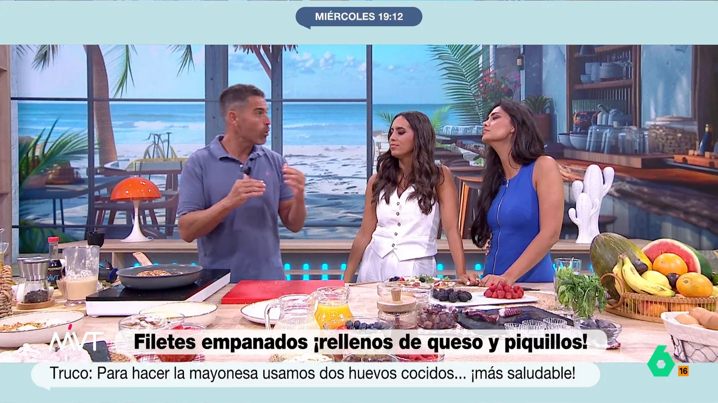 ¿Es verdad que la playa da hambre? Pablo Ojeda explica qué hay de ciencia detrás de este tópico Pablo Ojeda propone en su sección de hoy recetas ideales para llevar a la playa y, de paso, aborda ese mito que dice que cuando vamos a la playa tenemos más hambre. Su explicación, en este vídeo de Más Vale Tarde.
