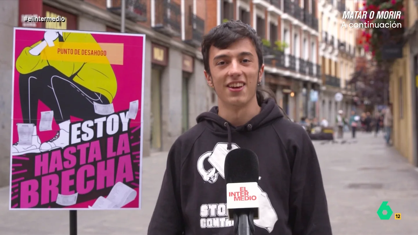 Un joven afirma que, debido al precio de la vivienda, "mis padres no se van a independizar de mí en la vida" "Con mi sueldo no puedo ni salir a cenar... ¿cómo me voy a comprar un piso?", sentencia un joven en el punto de desahogo instalado por El Intermedio al grito de 'Estoy hasta la brecha'.