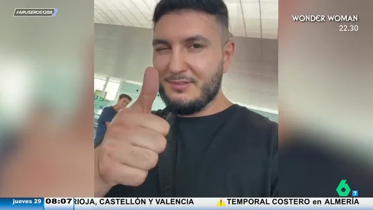 Omar Montes genera debate en redes al perder su vuelo: "Está el avión ahí. Es alucinante, ya no se puede ni hacer fotos" Omar Montes genera debate en redes al perder su vuelo: "Está el avión ahí. Es alucinante, ya no se puede ni hacer fotos"