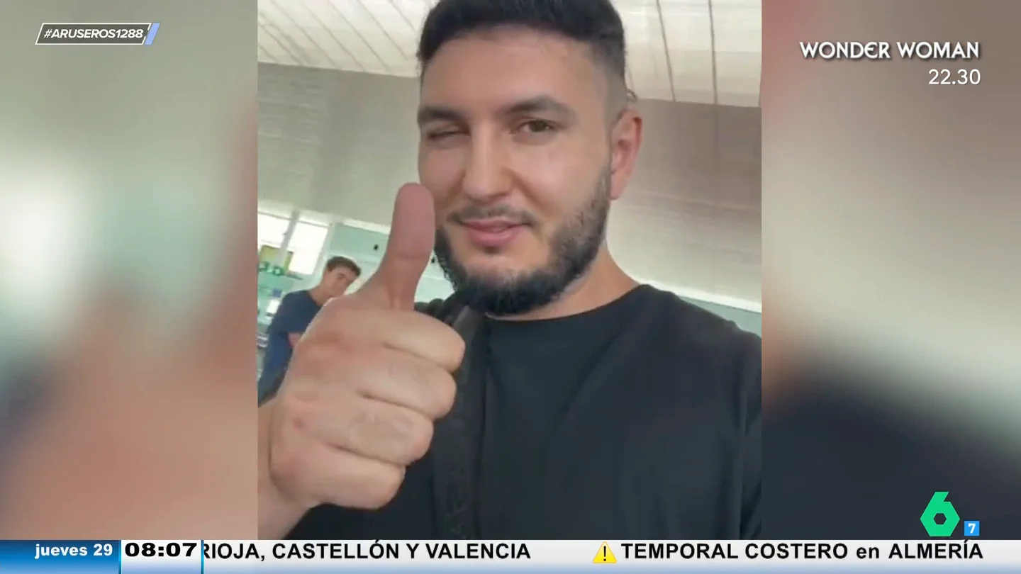 Omar Montes genera debate en redes al perder su vuelo: "Está el avión ahí. Es alucinante, ya no se puede ni hacer fotos" Omar Montes genera debate en redes al perder su vuelo: "Está el avión ahí. Es alucinante, ya no se puede ni hacer fotos"
