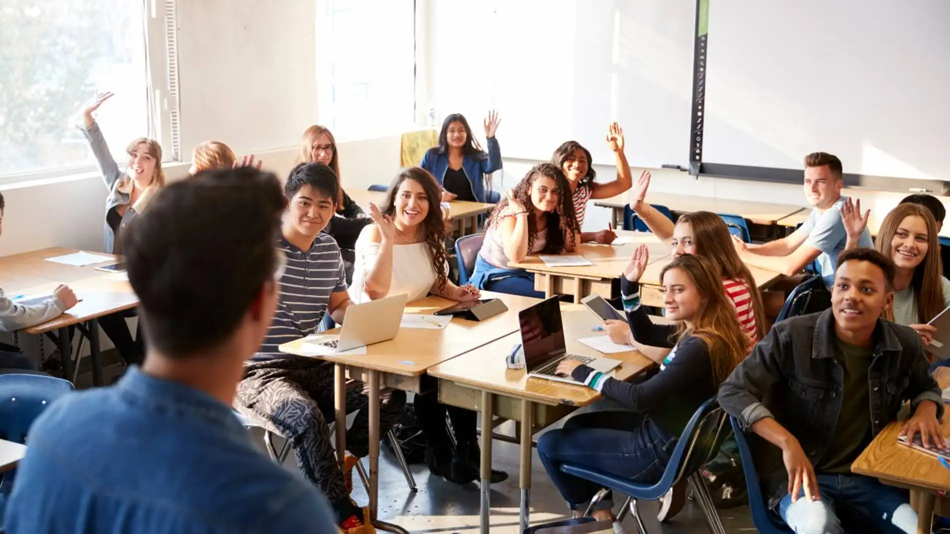 Una clase con alumnos adolescentes Una clase con alumnos adolescentes