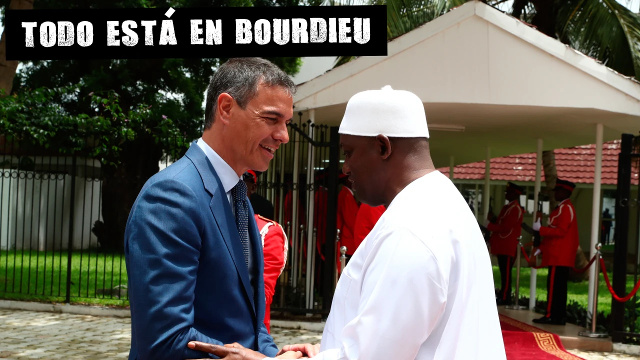 El presidente del Gobierno, Pedro Sánchez, es recibido por el presidente de Gambia, Adama Barrow