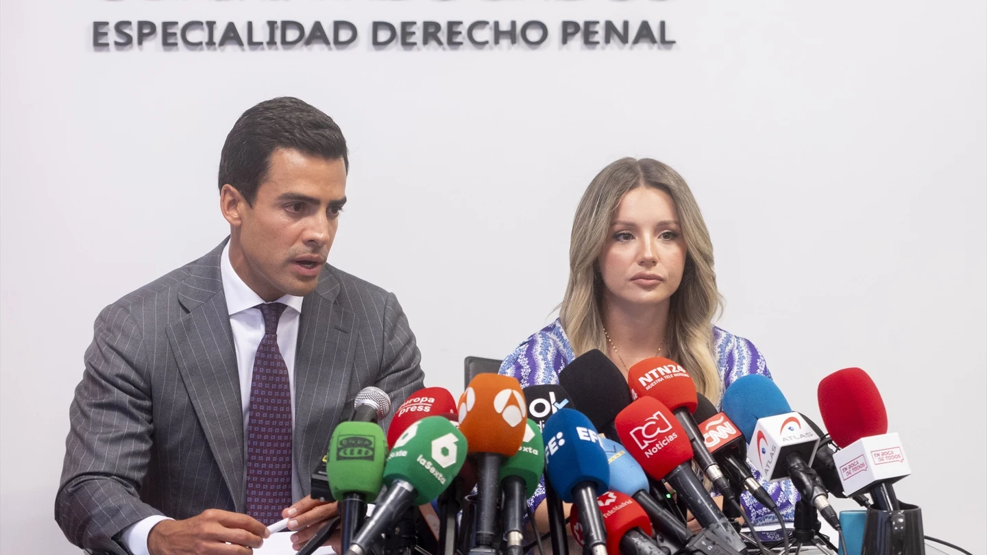 Los abogados de Edwin Arrieta Juan Gonzalo Ospina y Beatriz Uriarte durante una rueda de prensa Los abogados de Edwin Arrieta Juan Gonzalo Ospina y Beatriz Uriarte durante una rueda de prensa