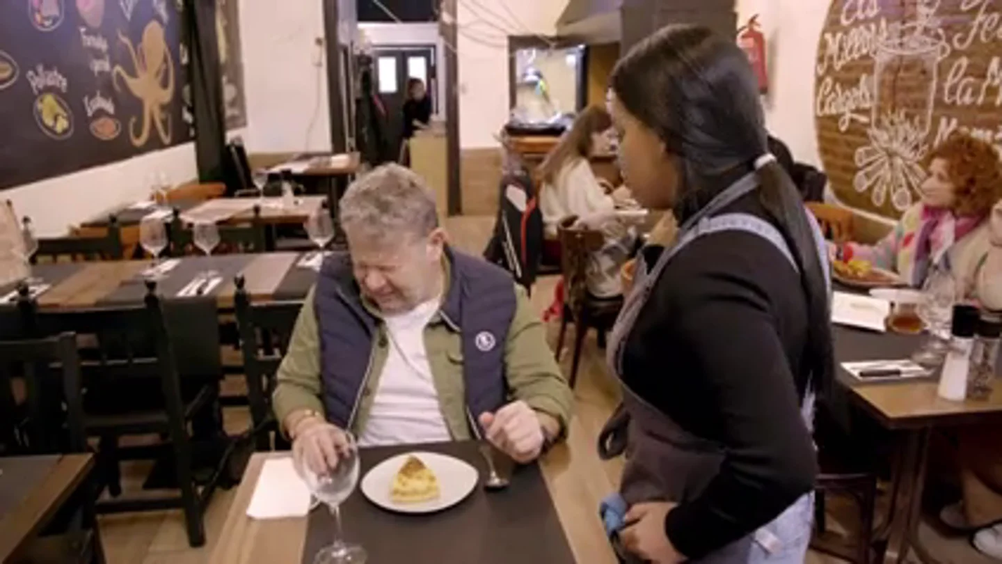 La camarera de Nicasso reconoce ante Chicote que matan a las cucarachas con un soplete La camarera de Nicasso reconoce ante Chicote que matan a las cucarachas con un soplete