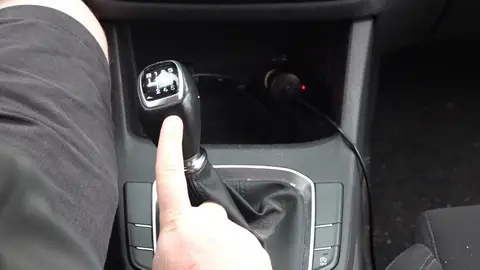 ¿Dejas una marcha engranada al aparcar? Esta es la avería sería que puede provocar a tu coche ¿Dejas una marcha engranada al aparcar? Esta es la avería sería que puede provocar a tu coche