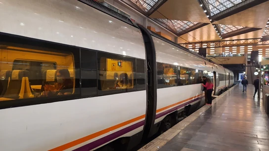 Imagen de archivo de un tren de Media Distancia Imagen de archivo de un tren de Media Distancia