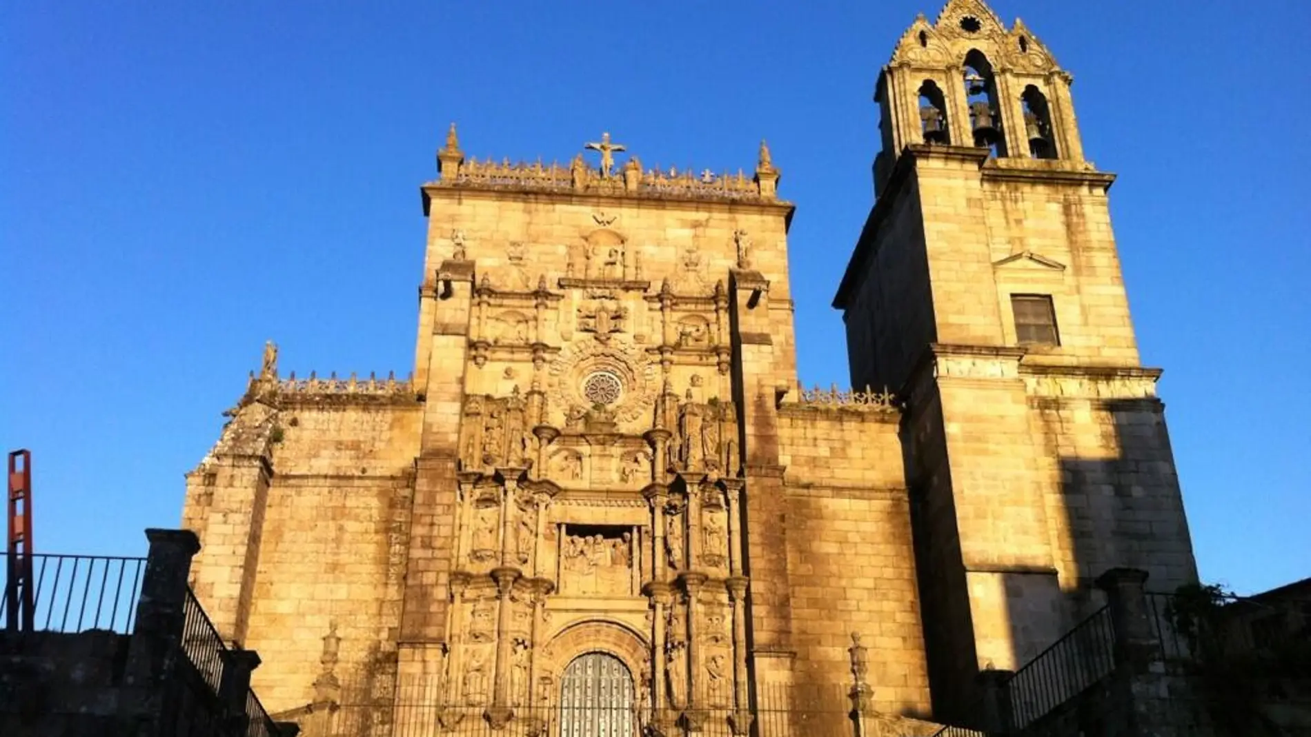 Real Basílica de Santa María la Mayor, la Catedral de Pontevedra Real Basílica de Santa María la Mayor, la Catedral de Pontevedra