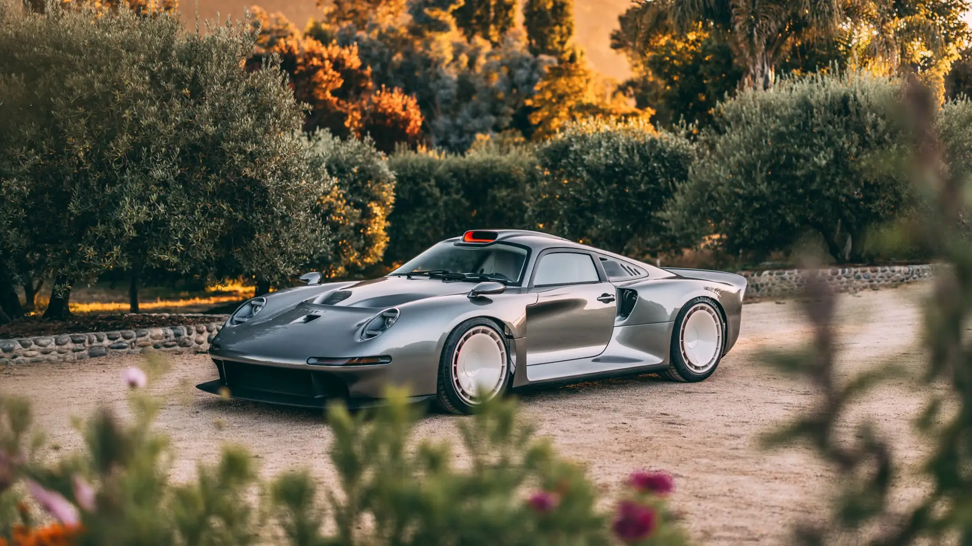 Tuthill rinde tributo al 911 GT1 con un deportivo que enamora sólo con verlo Tuthill rinde tributo al 911 GT1 con un deportivo que enamora sólo con verlo