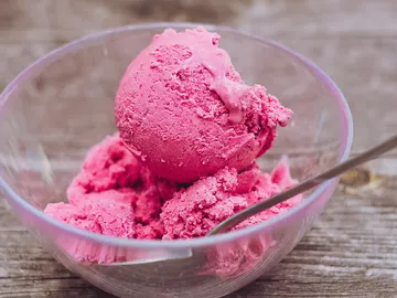 Un helado de fresa Un helado de fresa