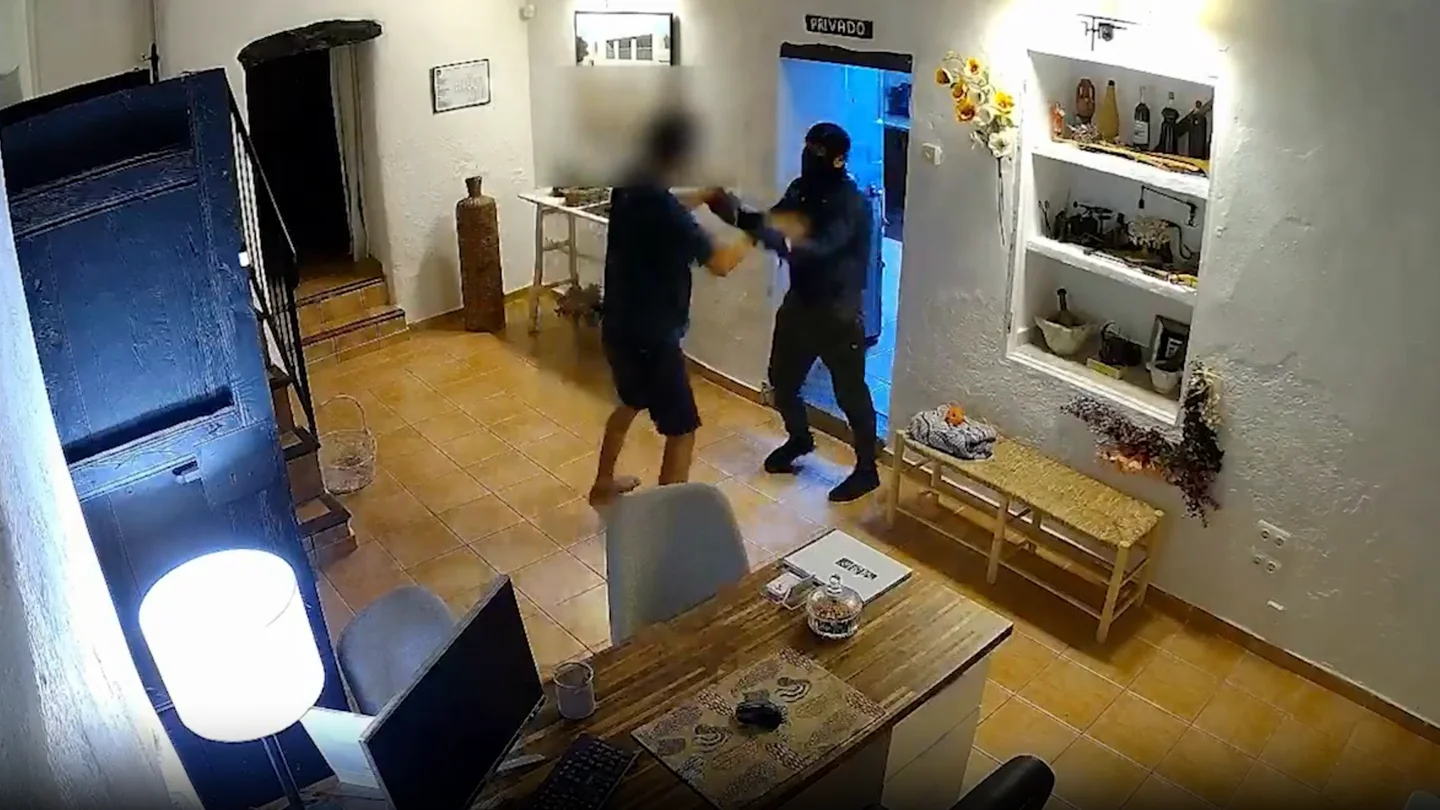 Momento de uno de los robos de los miembros de la banda detenidos en Ibiza Momento de uno de los robos de los miembros de la banda detenidos en Ibiza