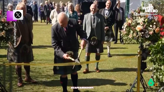 Una cinta de inauguración 'pone a prueba' la maña del rey Carlos III: "¿Creéis que se lo hacen queriendo?" El monarca fue el encargado de inaugurar una feria de horticultura pero las tijeras de podar que le dieron para cortar la cinta inaugural le jugaron una mala pasada.