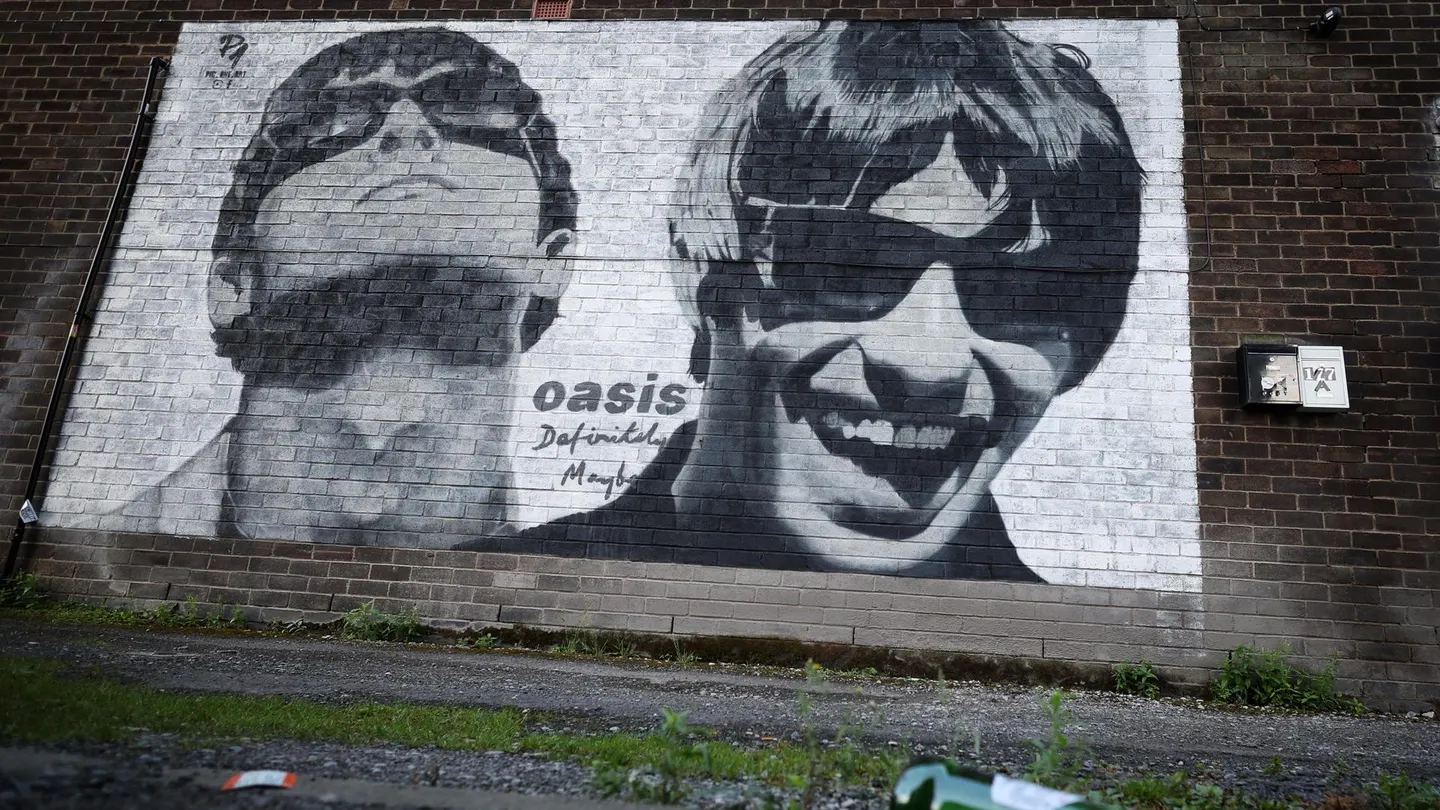 Reino Unido e Irlanda investigarán los precios "dinámicos" de la venta de entradas de la gira de Oasis Mural de los hermanos Gallagher en Manchester